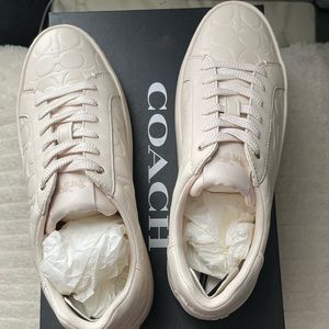 COACH Clip Low Top Sneaker In Signature Leather